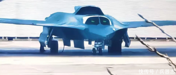 鸿岳资本 歼36真容曝光！三弹舱+双人座，是要硬刚B21还是另有大棋？