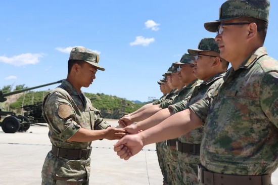 丰汇投资 从课堂到战位，孔雀蓝与迷彩绿的双向奔赴