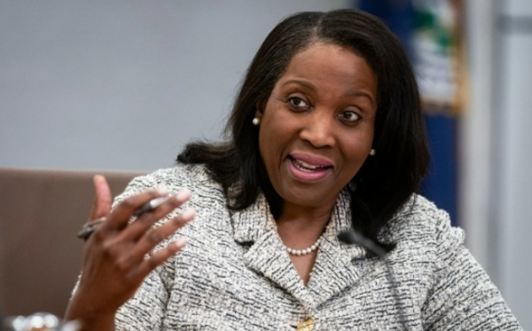 金牛所 韩国前总理韩德洙将首次出庭受审 法院批准直播